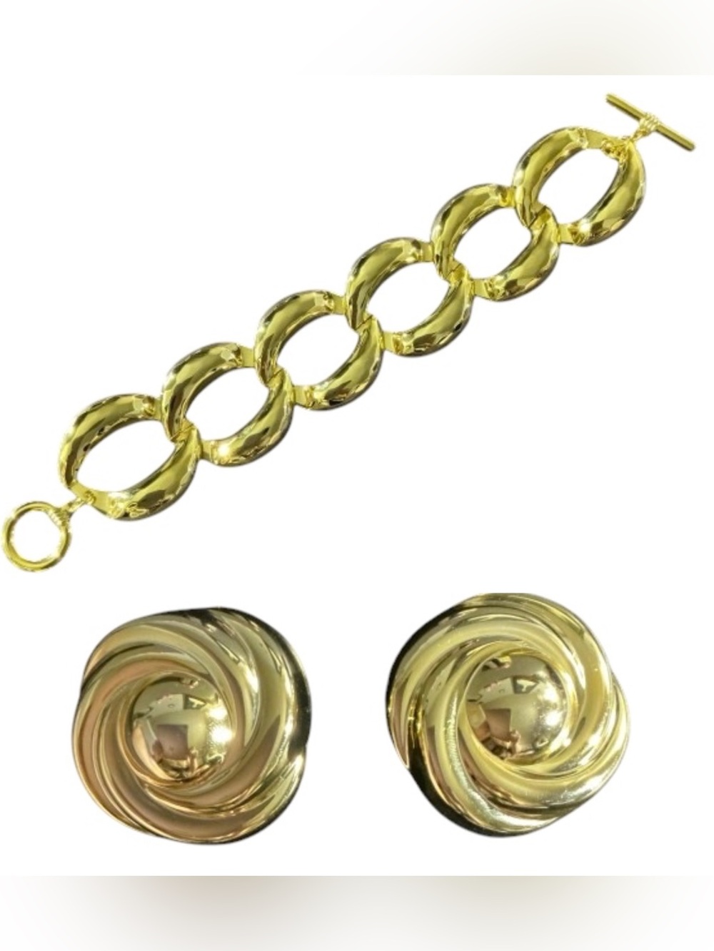 Vintage 1980’s GoldTone ChainLink Bracelet with Pair of Round Clip on Earrings.